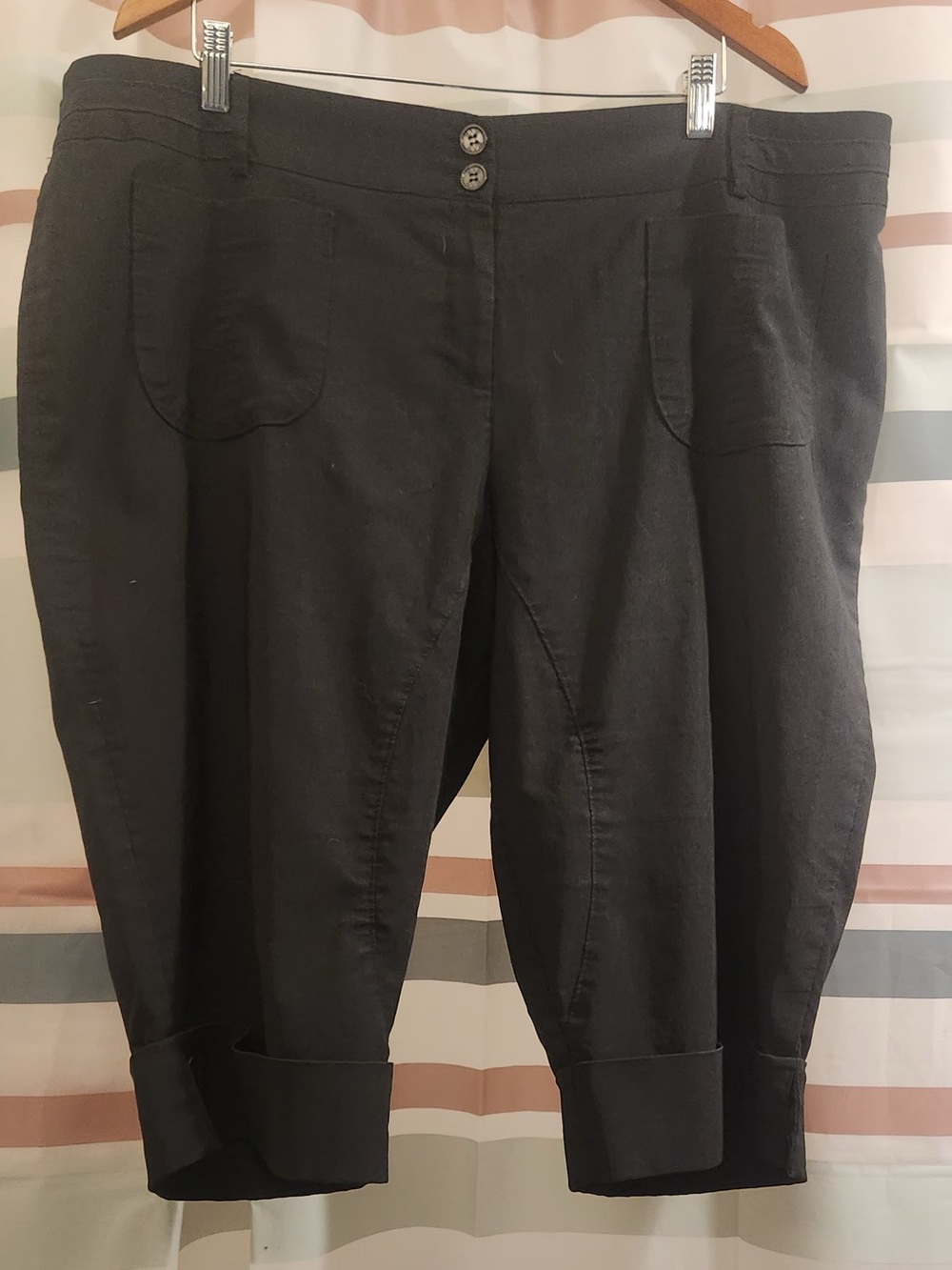 Black Women’s Capris Pants